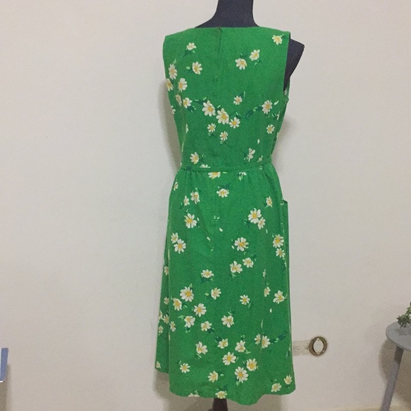 Dresss - Picture 2 of 4